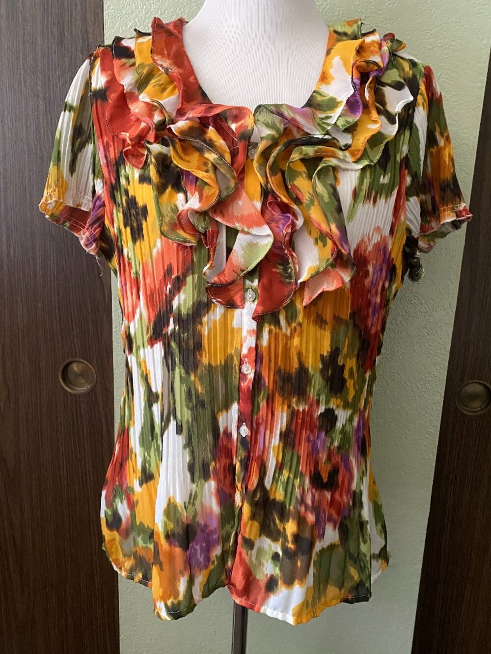 East 5th Ruffle V Neck Short Sleeve Pleated Blouse Sz XL